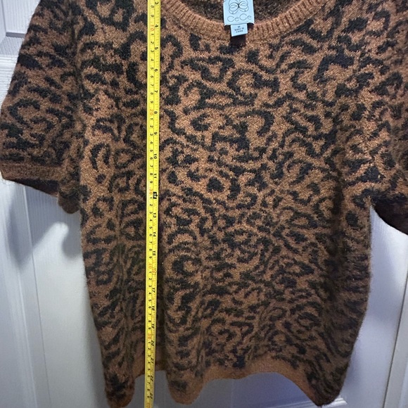 CeCe Leopard Patterned Knit Top - Picture 4 of 5